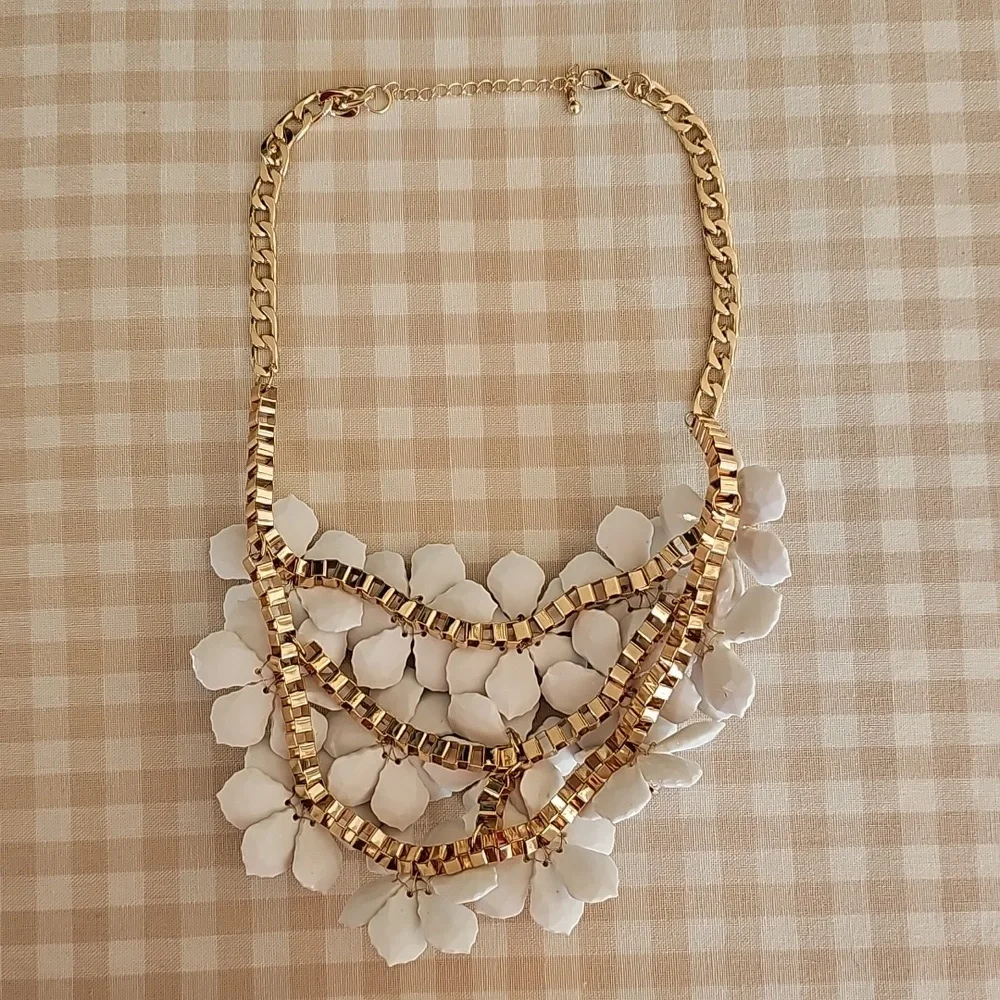 Costume Jewelry Womens OS White Daisy Floral Necklace Rhinestone Gold Accents - Picture 4 of 4